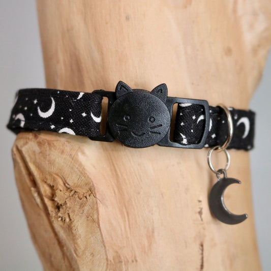 Halloween Moon Cat Collar: Purr-fectly Bewitching Magic for your Adorable Feline Friend!